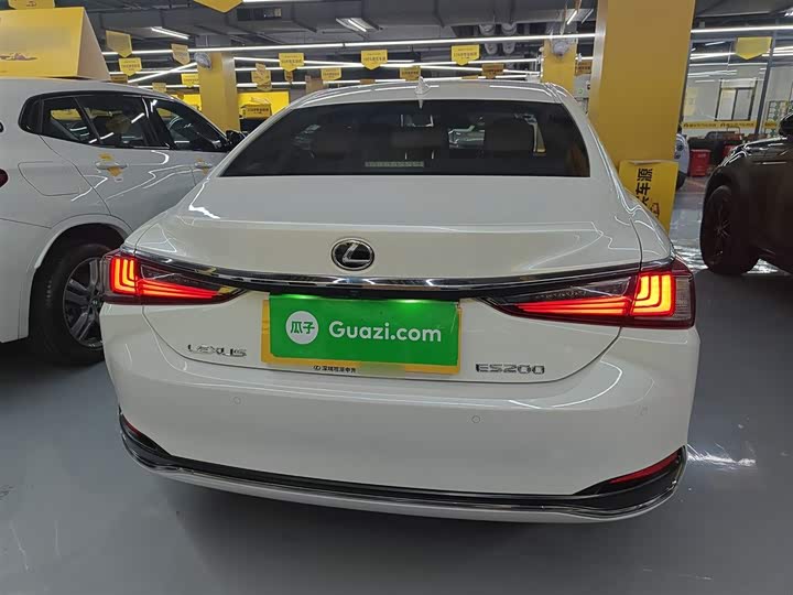 Фото 6 - Lexus ES