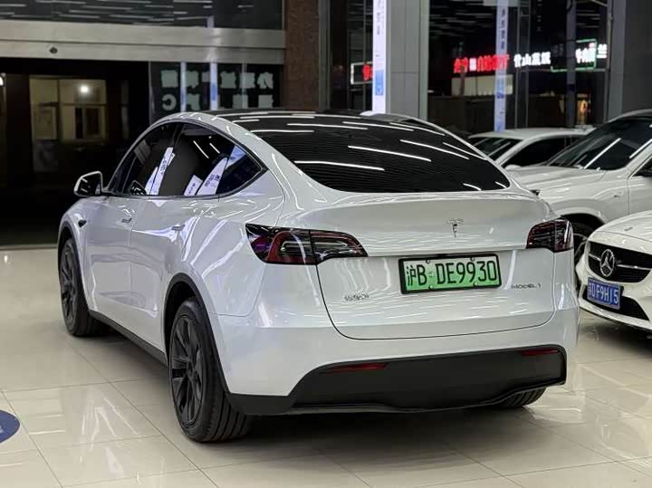 Фото 6 - Tesla Model Y