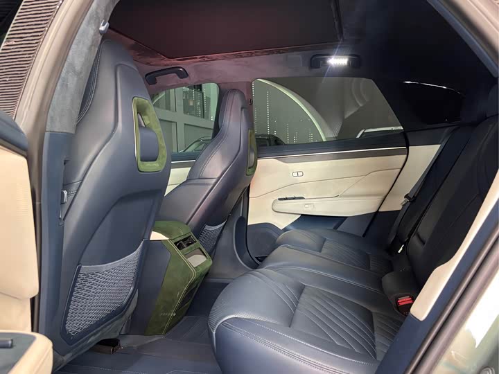 Фото 6 - Zeekr 001