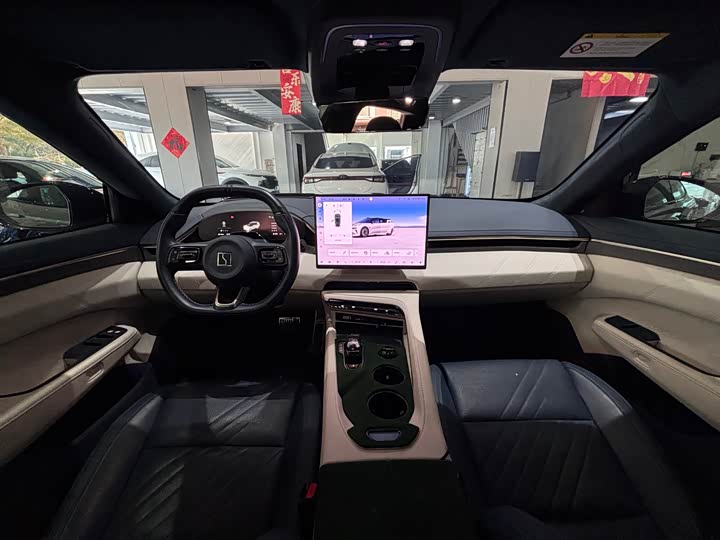 Фото 7 - Zeekr 001