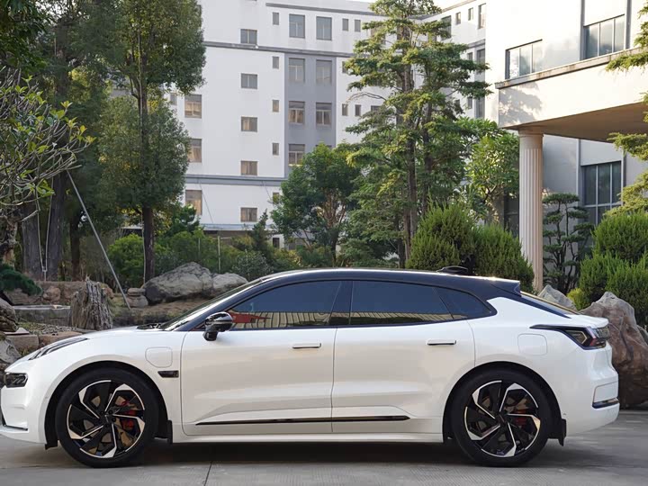 Фото 6 - Zeekr 001