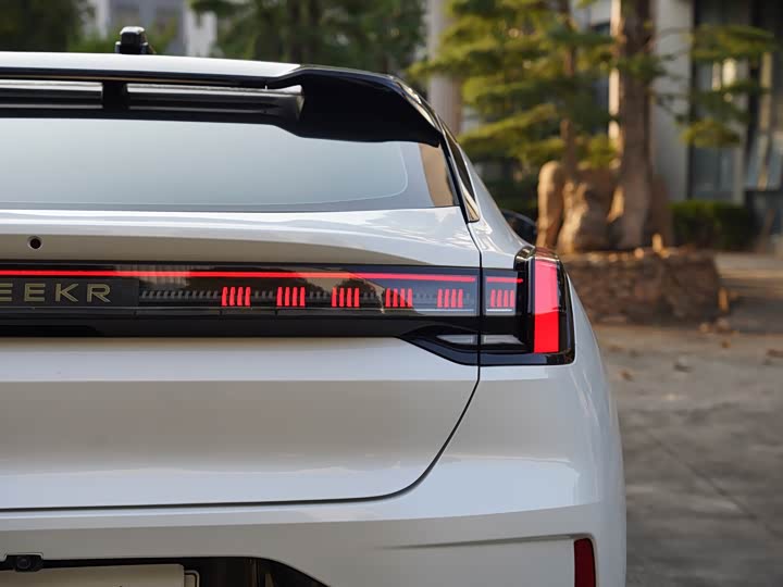 Фото 7 - Zeekr 001