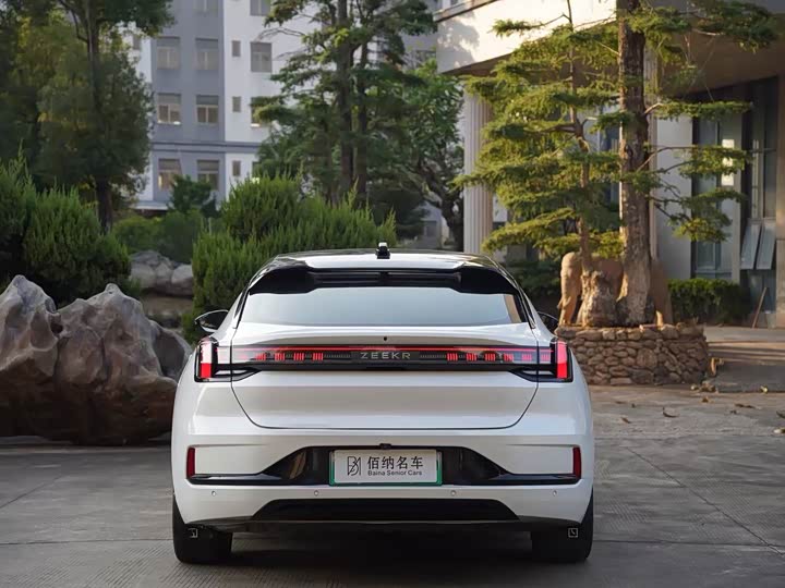 Фото 9 - Zeekr 001