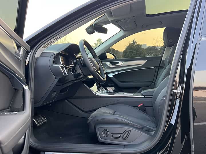 Фото 4 - Audi A6