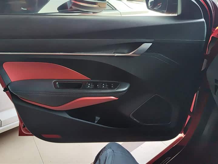 Фото 7 - Geely Coolray