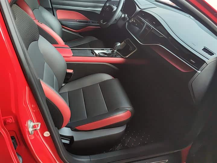 Фото 8 - Geely Coolray