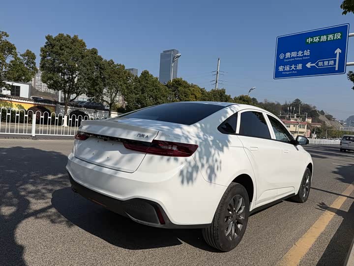 Фото 4 - Geely Geometry A