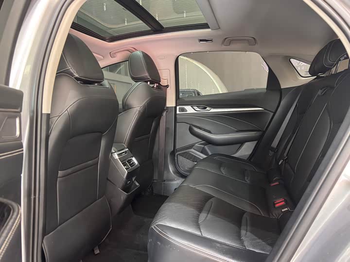 Фото 6 - Geely Preface