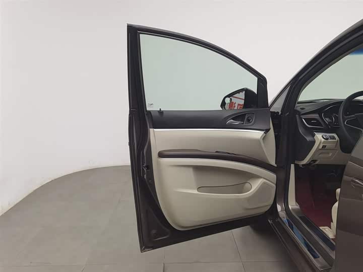 Фото 8 - Buick GL8 ES