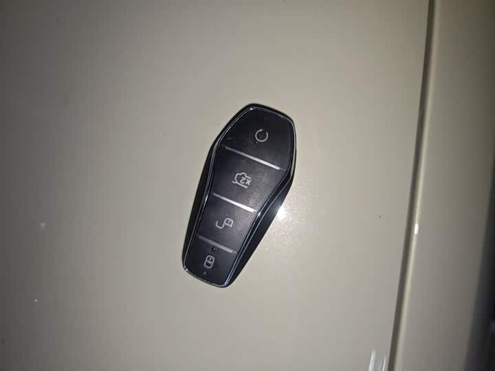 Фото 9 - BYD Yuan Up