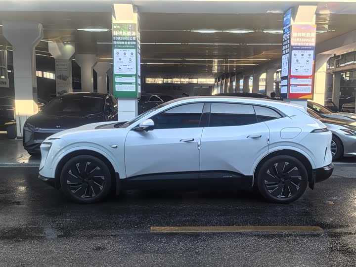 Фото 2 - Avatr 07