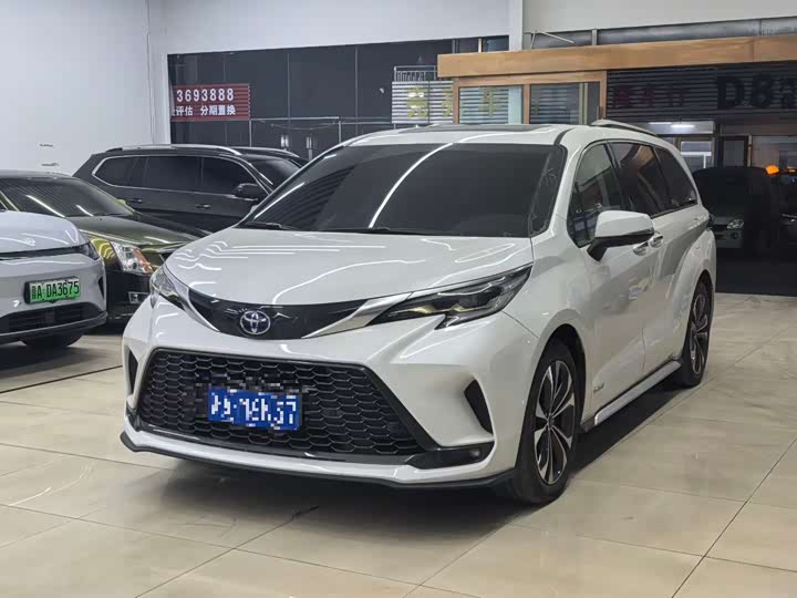 Фото 1 - Toyota Granvia