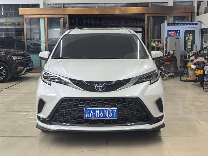 Фото 4 - Toyota Granvia