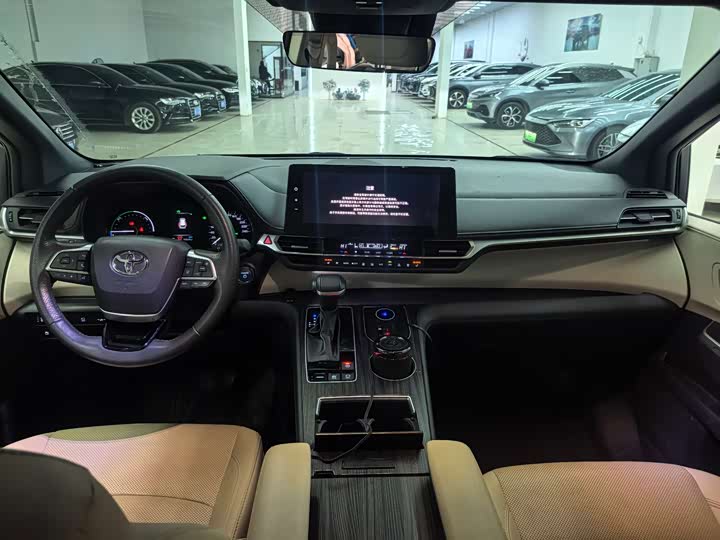 Фото 5 - Toyota Granvia