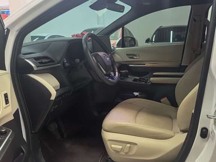 Фото 6 - Toyota Granvia