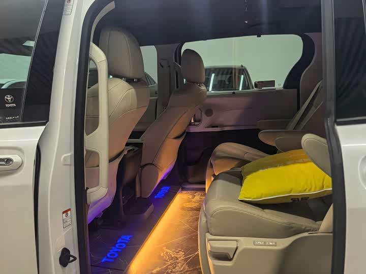 Фото 7 - Toyota Granvia