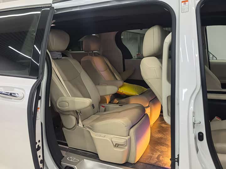 Фото 8 - Toyota Granvia