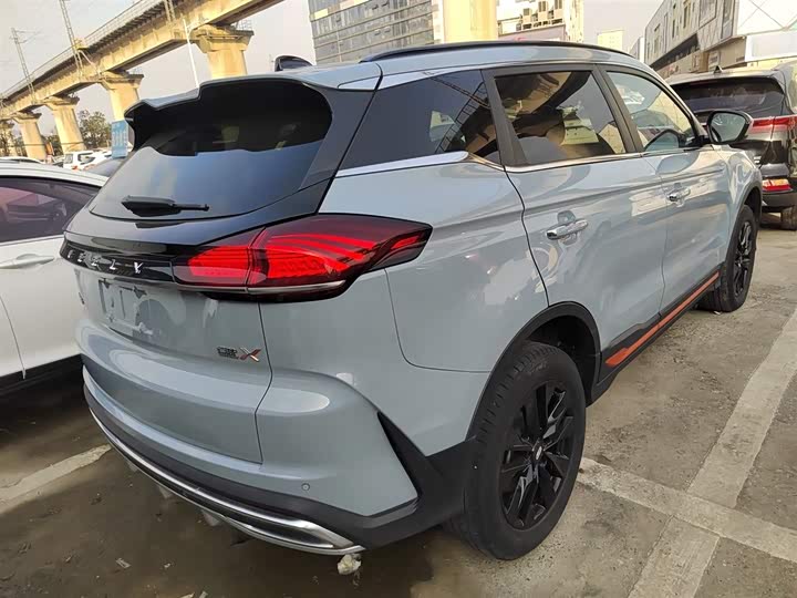 Фото 7 - Geely Atlas