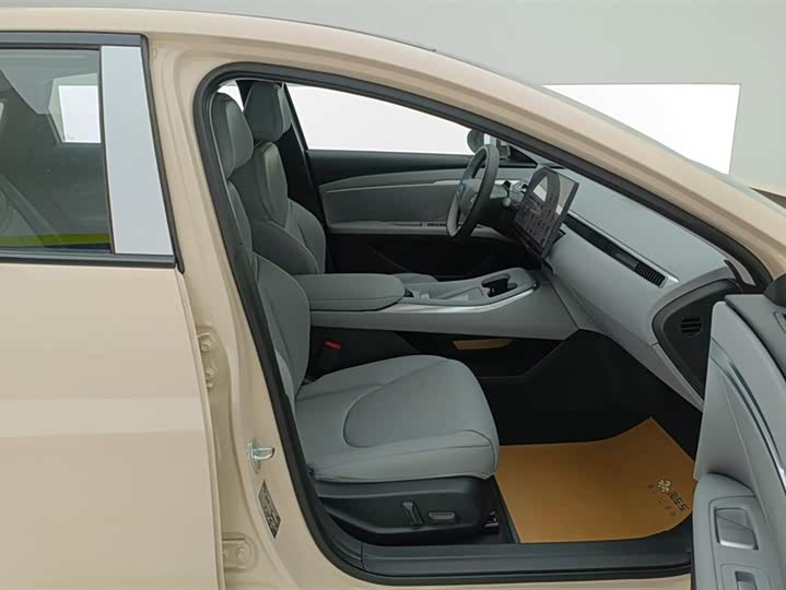 Фото 8 - XPeng Mona M03