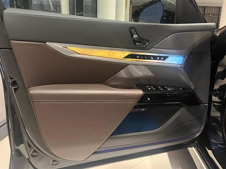 Фото 6 - BMW 7 Series