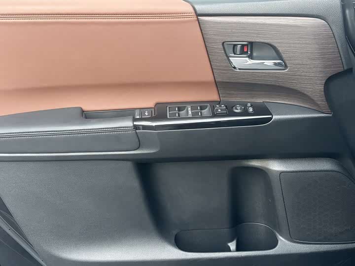 Фото 8 - Honda Odyssey