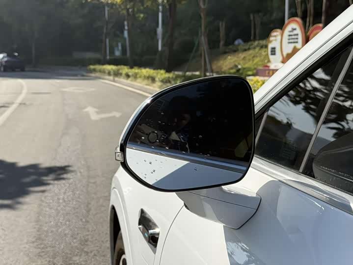 Фото 7 - Luxeed R7