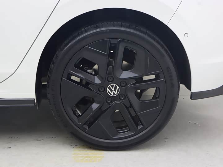 Фото 4 - Volkswagen Golf