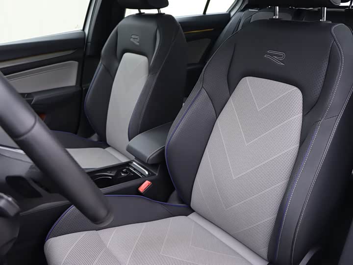 Фото 7 - Volkswagen Golf