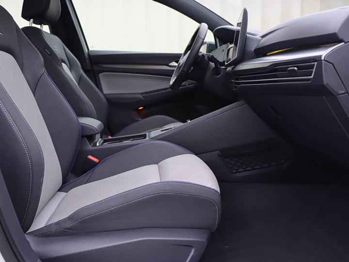 Фото 8 - Volkswagen Golf