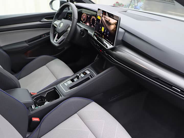 Фото 9 - Volkswagen Golf