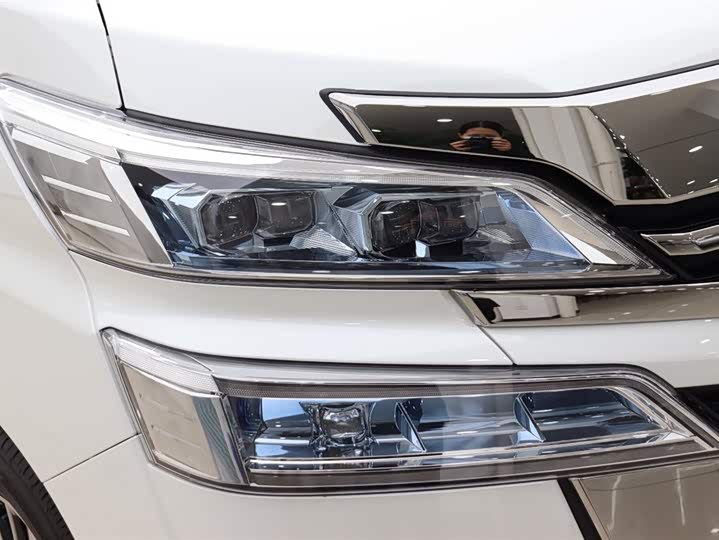 Фото 7 - Toyota Vellfire