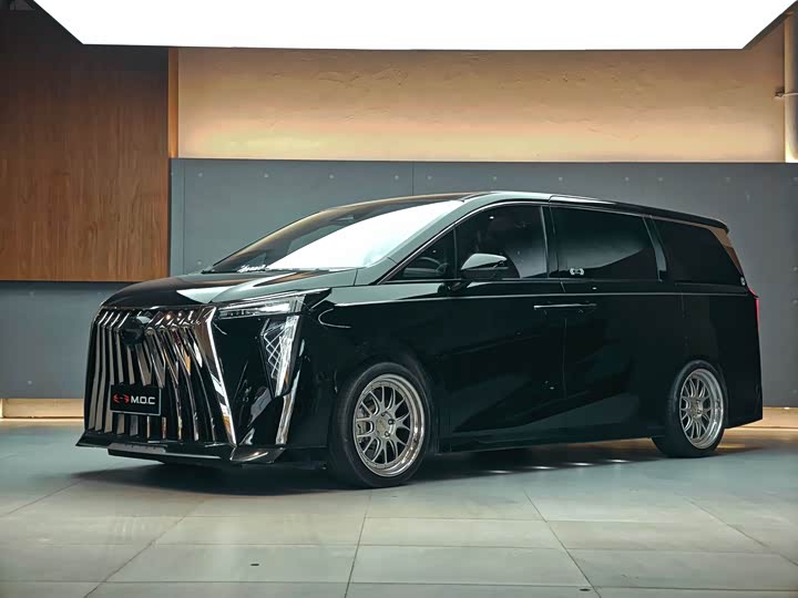 Фото 1 - GAC Trumpchi M8