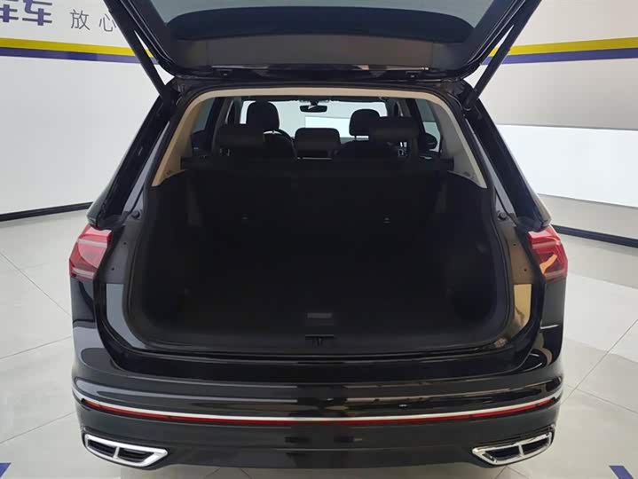 Фото 4 - Volkswagen Tiguan L Pro