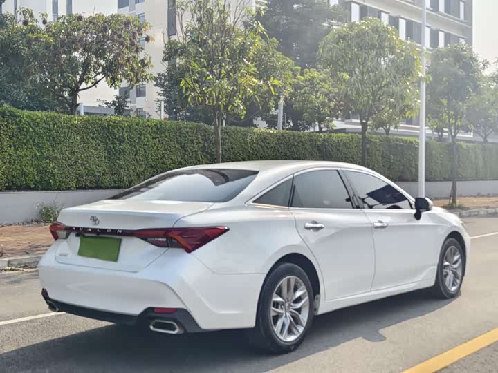 Фото 5 - Toyota Avalon