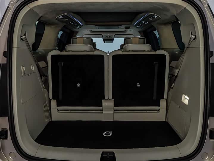 Фото 6 - Volvo EM90