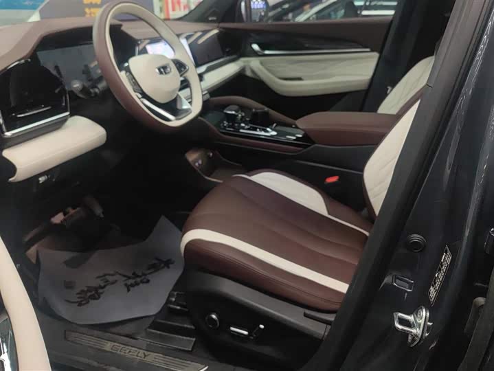 Фото 9 - Geely Monjaro