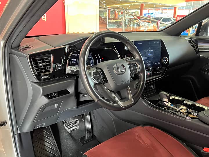 Фото 7 - Lexus NX