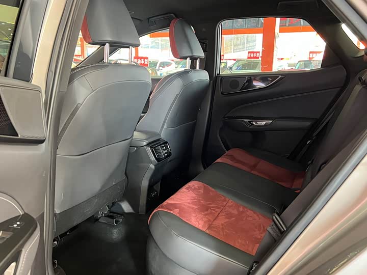 Фото 8 - Lexus NX