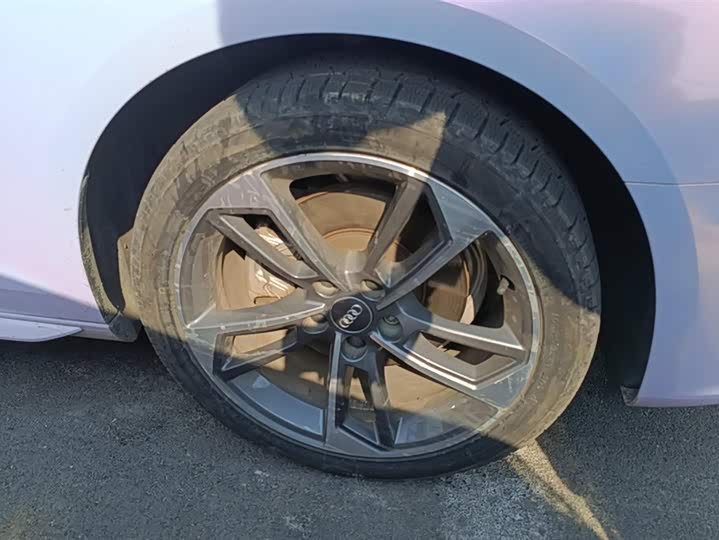 Фото 6 - Audi A4L