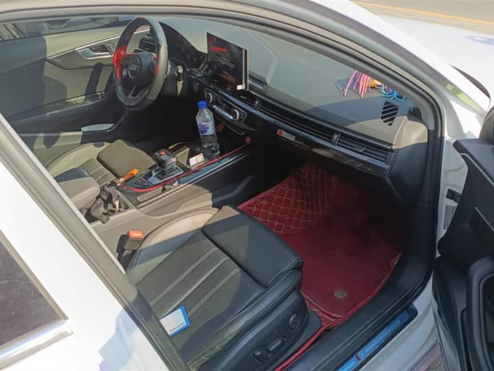 Фото 8 - Audi A4L