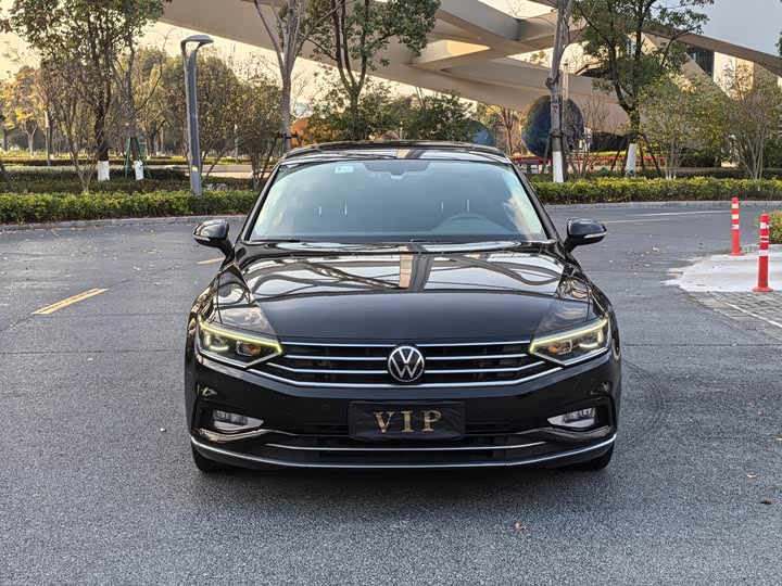 Фото 2 - Volkswagen Magotan