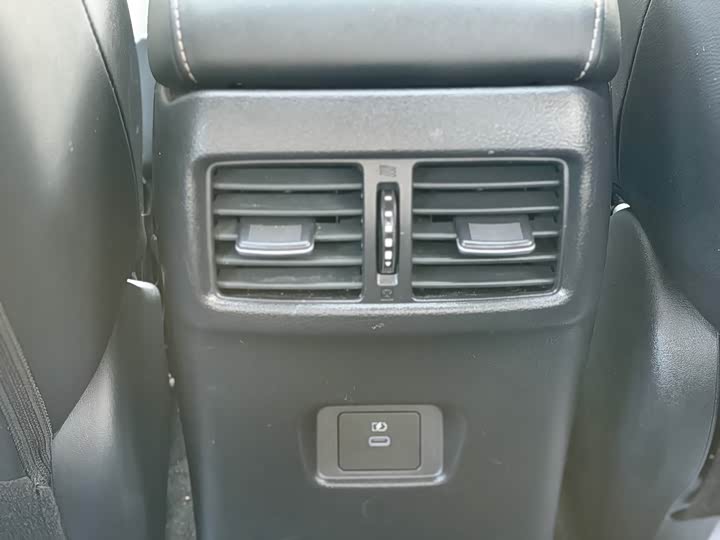 Фото 9 - Nissan Sylphy