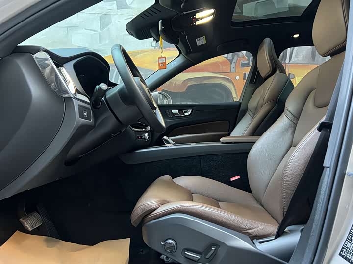 Фото 7 - Volvo XC60