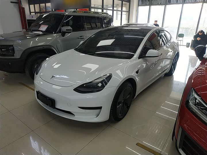 Фото 1 - Tesla Model 3