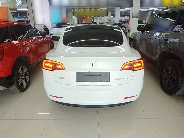 Фото 6 - Tesla Model 3