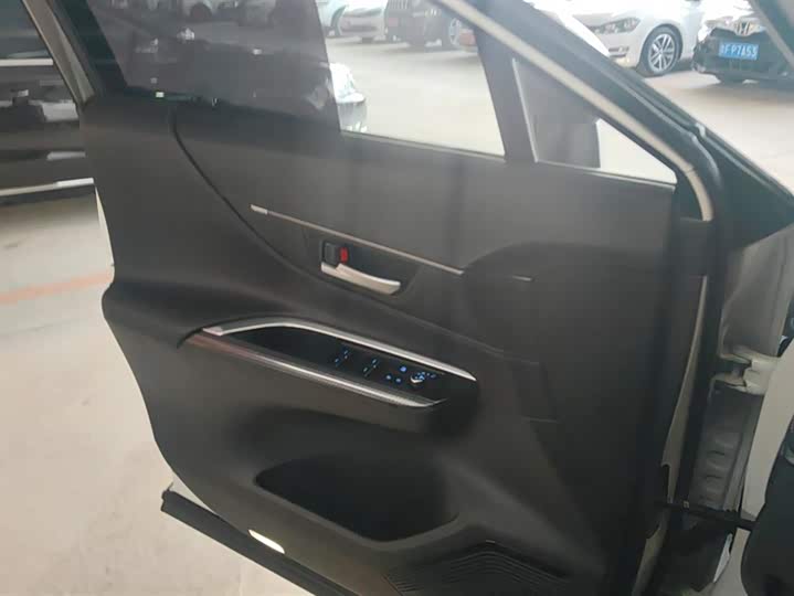 Фото 7 - Toyota Venza