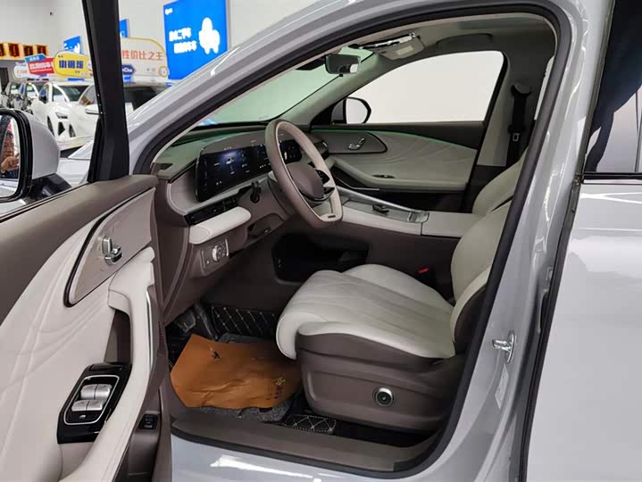 Фото 9 - Exeed RX C-DM Hybrid