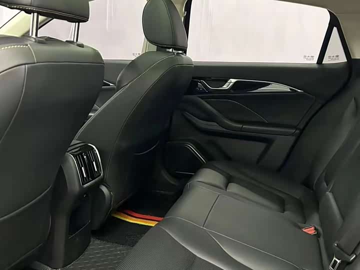 Фото 6 - Bestune B70