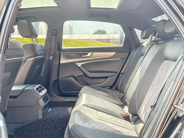 Фото 5 - Audi A6L