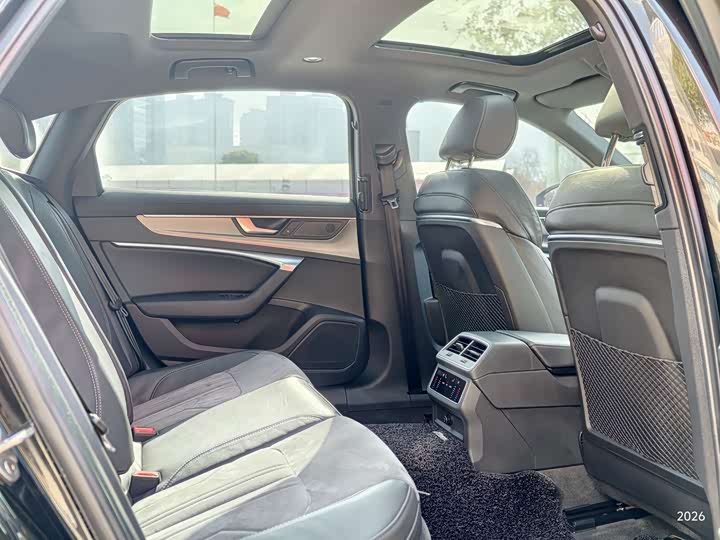 Фото 7 - Audi A6L